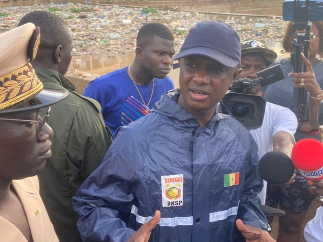 Inondations de ce week-end - Le ministre de l’Intérieur Antoine Félix Diome sur le terrain Inondations de ce week-end - Le ministre de l’Intérieur Antoine Félix Diome sur le terrain