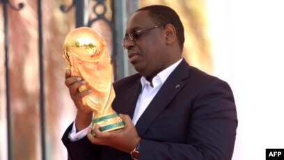 LE TROPHÉE DE LA COUPE DU MONDE EST ARRIVÉ AU SÉNÉGAL
