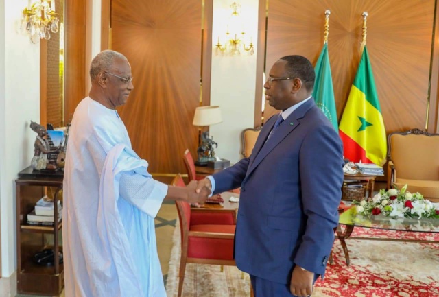 Le Pr Abdoulaye Bathily reçu par le Président Macky Sall Le Pr Abdoulaye Bathily reçu par le Président Macky Sall