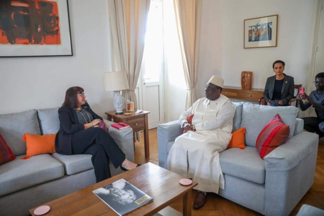 ​Le Chef de l’État s'est rendu à l’ambassade du Royaume-Uni à Dakar pour signer le registre de condoléances