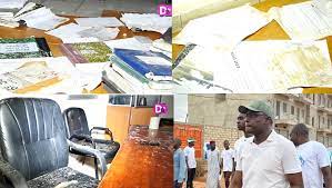 La mairie de Yeumbeul Sud vandalisée par… La mairie de Yeumbeul Sud vandalisée par…