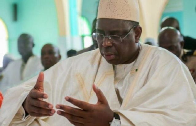 MACKY SALL AUX OBSÈQUES DE L’IMAM RATIB DE FATICK MACKY SALL AUX OBSÈQUES DE L’IMAM RATIB DE FATICK
