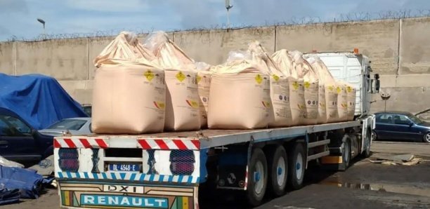 Nitrate stocké à Ngoudiane : gros problème à la frontière avec la Guinée pour le premier convoi Nitrate stocké à Ngoudiane : gros problème à la frontière avec la Guinée pour le premier convoi