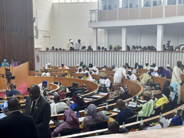 Rentrée parlementaire : L’exigence de la démission des « ministres-députés » avant l’installation retarde le début de la séance. Rentrée parlementaire : L’exigence de la démission des « ministres-députés » avant l’installation retarde le début de la séance.