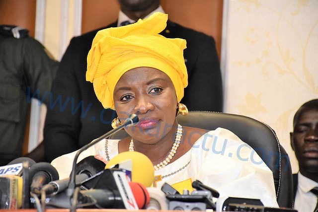 Exclusif Dakaractu - Coup de tonnerre à Assemblée nationale : Mimi Touré rentre chez elle et refuse de voter pour le candidat de Macky Sall. Exclusif Dakaractu - Coup de tonnerre à Assemblée nationale : Mimi Touré rentre chez elle et refuse de voter pour le candidat de Macky Sall.