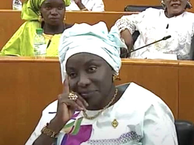 Exclusif Dakaractu - Coup de tonnerre à Assemblée nationale : Mimi Touré rentre chez elle et refuse de voter pour le candidat de Macky Sall.