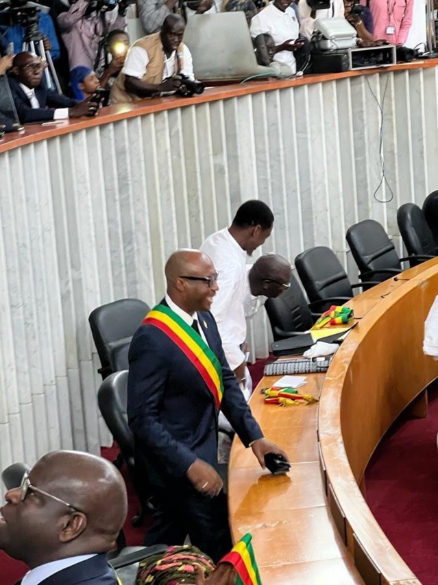 14e législature / Présidence de l'Assemblée nationale : Barthélémy Dias exige du président de séance de rester dans « l’esprit de la loi ».