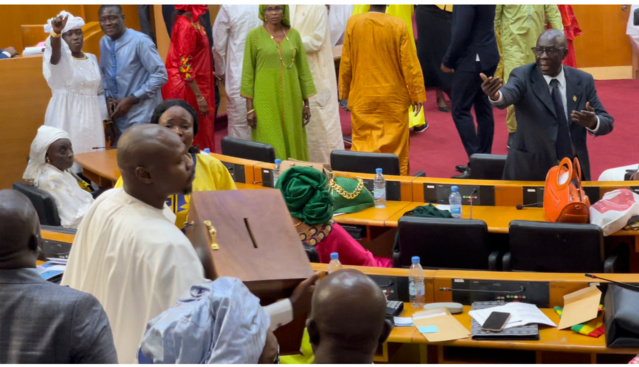 Clôture de la session d’installation de la 14e législature : Plus de peur que de mal ! Clôture de la session d’installation de la 14e législature : Plus de peur que de mal !