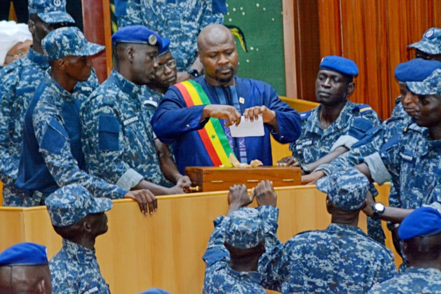 Ce qui ne nous tue pas, nous rapproche et nous rend plus fort. Ce qui ne nous tue pas, nous rapproche et nous rend plus fort.