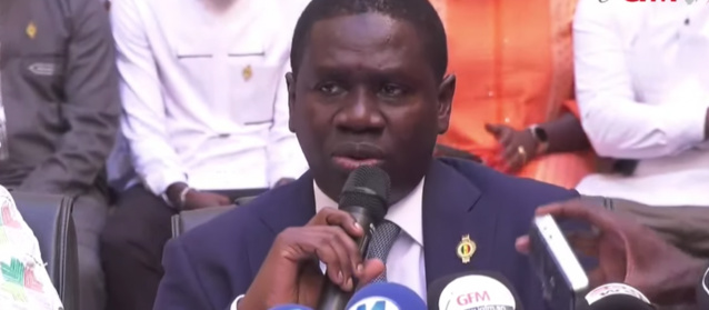 Incidents à l’Assemblée nationale : Oumar Youm s’en prend aux députés de l’opposition Incidents à l’Assemblée nationale : Oumar Youm s’en prend aux députés de l’opposition