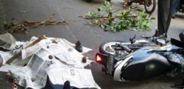 Revenant de l’inhumation de son grand-père à bord d’une moto : Mouhamed Faye mortellement heurté par un car rapide du cortège funèbre Revenant de l’inhumation de son grand-père à bord d’une moto : Mouhamed Faye mortellement heurté par un car rapide du cortège funèbre
