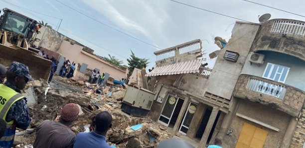 Kaolack : Le balcon d'un immeuble s'effondre et fait plusieurs blessés Kaolack : Le balcon d'un immeuble s'effondre et fait plusieurs blessés