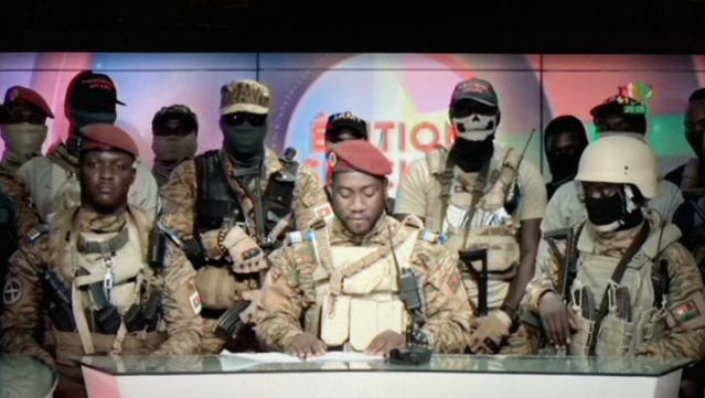 Burkina: des militaires annoncent la dissolution du gouvernement, le capitaine Ibrahim Traoré prend la tête du pays Burkina: des militaires annoncent la dissolution du gouvernement, le capitaine Ibrahim Traoré prend la tête du pays