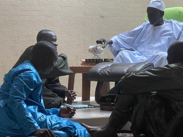Le ministre de l’Agriculture, du développement rural et de la sécurité alimentaire, Aly Ngouille, reçu par Serigne Cheikh Saliou Mbacké