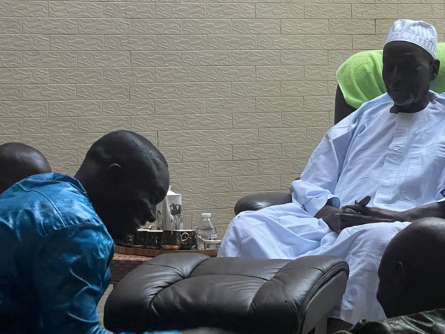 Le ministre de l’Agriculture, du développement rural et de la sécurité alimentaire, Aly Ngouille, reçu par Serigne Cheikh Saliou Mbacké