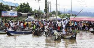 Nigeria : le naufrage d'un bateau surchargé coûte la vie à 76 personnes Nigeria : le naufrage d'un bateau surchargé coûte la vie à 76 personnes
