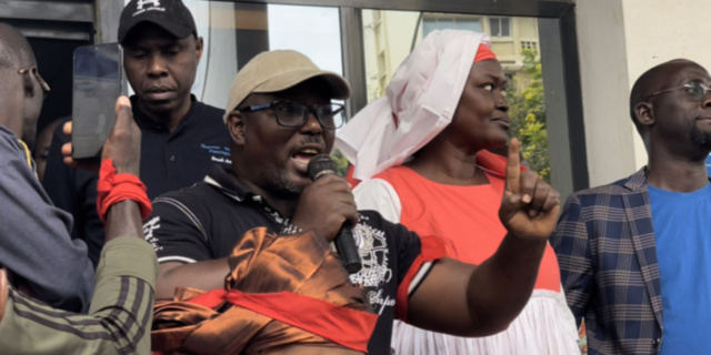 Crise à la Poste : les agents taclent Macky Sall et menacent de descendre dans la rue… Crise à la Poste : les agents taclent Macky Sall et menacent de descendre dans la rue…