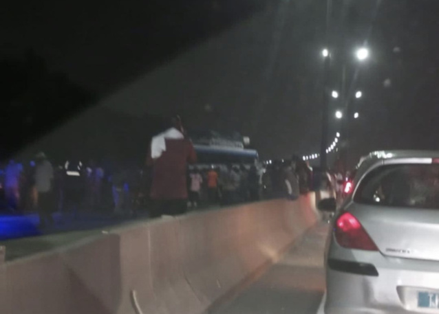 Séries d'accidents sur l'autoroute à péage : 30 blessés dont 3 graves, le trafic bloqué. Séries d'accidents sur l'autoroute à péage : 30 blessés dont 3 graves, le trafic bloqué.