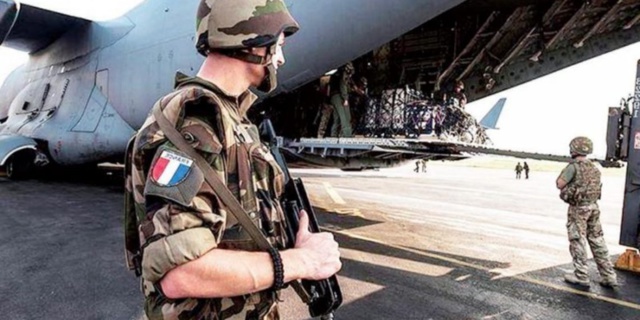 L’armée française compte briser le mythe qui entoure son implantation au Sénégal. L’armée française compte briser le mythe qui entoure son implantation au Sénégal.