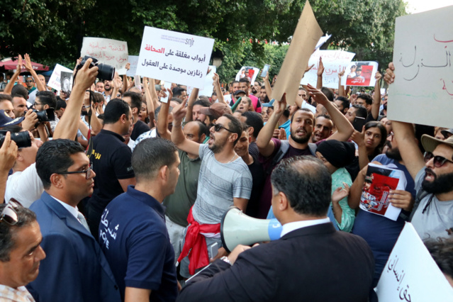 Tunisie : heurts entre police et manifestants après la mort d'un jeune Tunisie : heurts entre police et manifestants après la mort d'un jeune