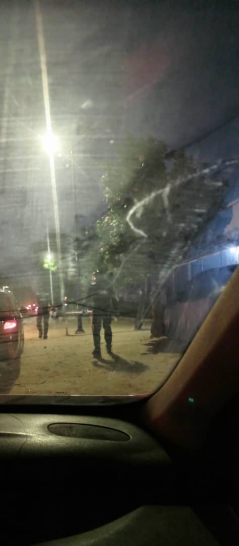 Tournée à Joal/ Altercation dans le convoi de Ousmane Sonko: La gendarmerie disperse la foule " pour trouble à l'ordre public". Tournée à Joal/ Altercation dans le convoi de Ousmane Sonko: La gendarmerie disperse la foule " pour trouble à l'ordre public".