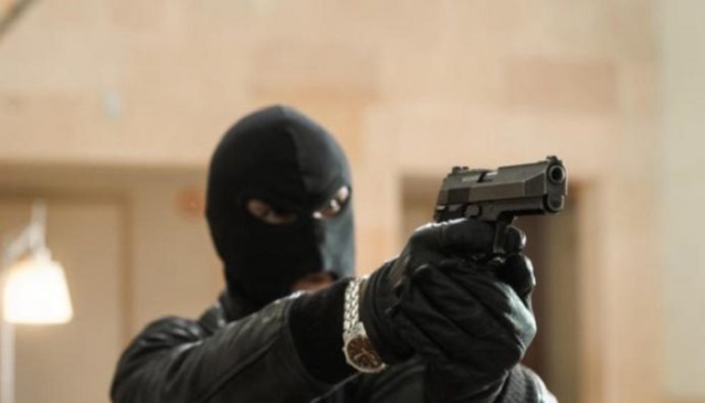 ÉCHEC D’UN BRAQUAGE À TOUBA - Un vigile repousse les assaillants qui le blessent mais ratent d’emporter l’or ÉCHEC D’UN BRAQUAGE À TOUBA - Un vigile repousse les assaillants qui le blessent mais ratent d’emporter l’or