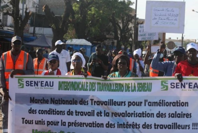 Grève : Port de brassards rouges à la Sen’Eau Grève : Port de brassards rouges à la Sen’Eau