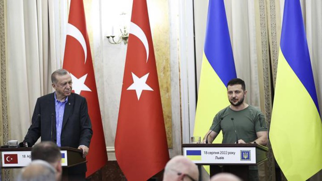 Erdogan et Zelensky discutent des récents développements de la guerre russo-ukrainienne Erdogan et Zelensky discutent des récents développements de la guerre russo-ukrainienne