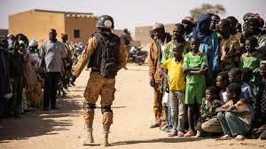 Burkina Faso: recrutement de 50.000 civils supplétifs de l'armée pour combattre les jihadistes Burkina Faso: recrutement de 50.000 civils supplétifs de l'armée pour combattre les jihadistes