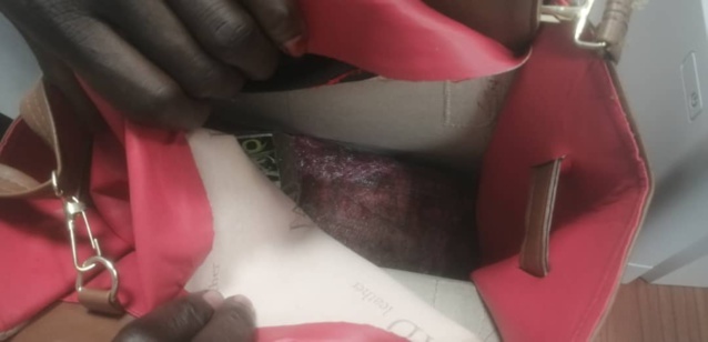 Saisie à l'AIBD de 10 plaquettes d’un poids total de 900g de haschich- Encore une belle prise de la douane Sénégalaise ! Saisie à l'AIBD de 10 plaquettes d’un poids total de 900g de haschich- Encore une belle prise de la douane Sénégalaise !