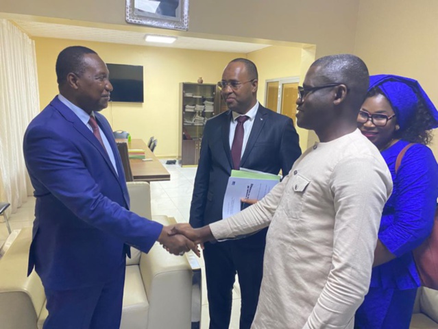 Photos/ Poste: La passation de service entre Abdoulaye Bibi Baldé et Mohamadou Diaité s’est super bien passée