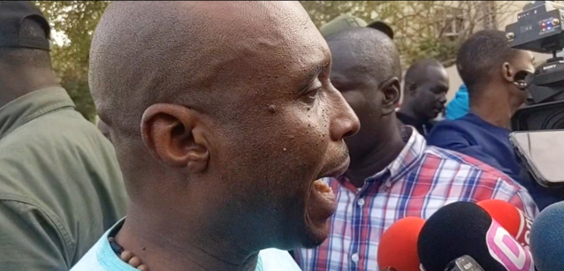 "Celui qui tente de se mettre sur "Celui qui tente de se mettre sur