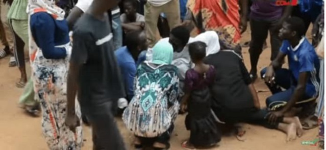 Lycée de Ngoundiane : Le phénomène "Djinné Maïmouna" fait tomber en transes une vingtaine de filles en deux jours Lycée de Ngoundiane : Le phénomène "Djinné Maïmouna" fait tomber en transes une vingtaine de filles en deux jours
