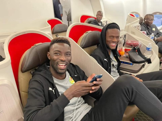 ✈️ Les lions du Sénégal en partance pour Doha à bord d'Air Senegal ✈️ Les lions du Sénégal en partance pour Doha à bord d'Air Senegal