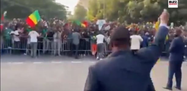 Qualif des Lions : Macky Sall s’offre un bain de foule Qualif des Lions : Macky Sall s’offre un bain de foule