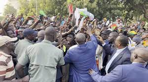 "Président Macky yagnou djigg, Président Macky yagnou djigg", crient à tue-tête les supporters "Président Macky yagnou djigg, Président Macky yagnou djigg", crient à tue-tête les supporters