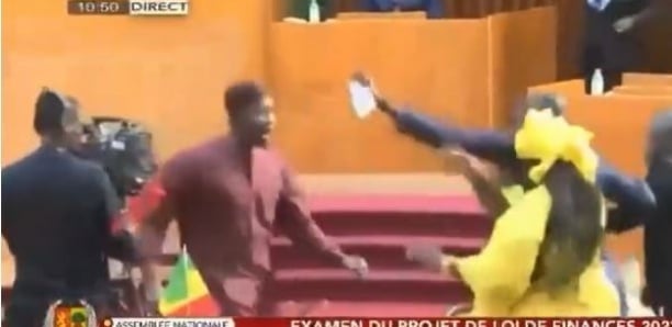[Video] Assemblée : Amy Ndiaye giflée par un Député, bagarre dans l’hémicycle