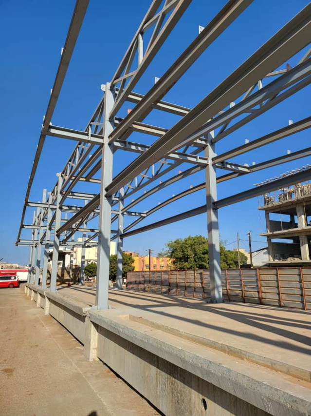 Le Pr Macky Sall visite les chantiers du BRT (images) Le Pr Macky Sall visite les chantiers du BRT (images)