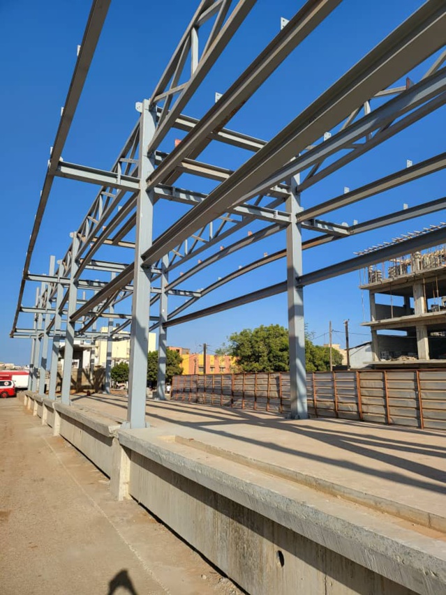 Le Pr Macky Sall visite les chantiers du BRT (images) Le Pr Macky Sall visite les chantiers du BRT (images)