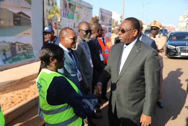 Le Pr Macky Sall visite les chantiers du BRT (images) Le Pr Macky Sall visite les chantiers du BRT (images)