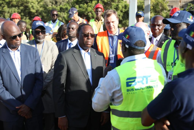 Le Pr Macky Sall visite les chantiers du BRT (images) Le Pr Macky Sall visite les chantiers du BRT (images)