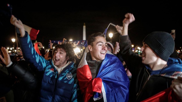 COUPE DU MONDE 2022 - ARRIVÉS À PARIS, LES BLEUS ACCLAMÉS PLACE DE LA CONCORDE