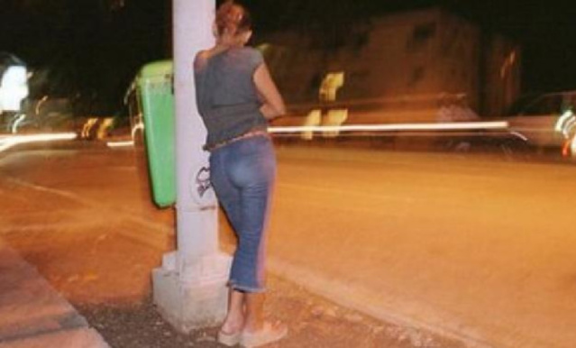 Son client refuse de payer après une partie de plaisir : La jeune prostituée chipe son portable Son client refuse de payer après une partie de plaisir : La jeune prostituée chipe son portable