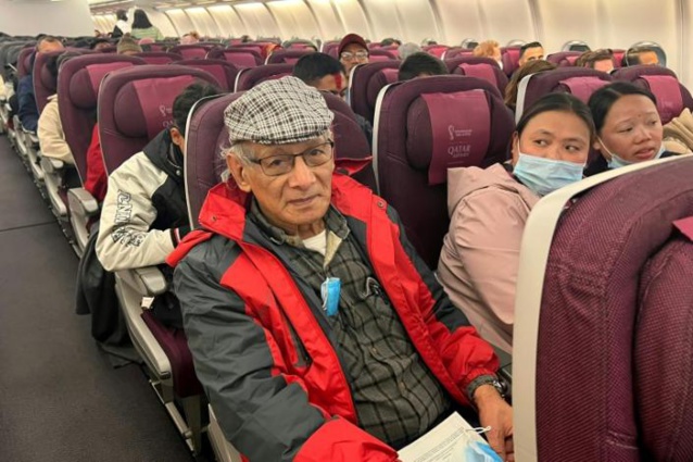 Le tueur en série Charles Sobhraj en vol vers la France, se dit 