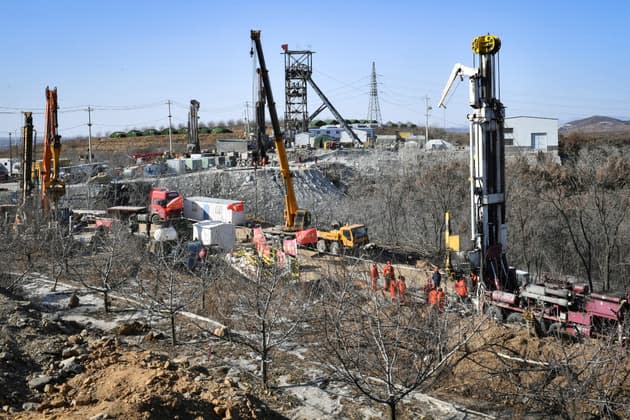 Chine: 18 mineurs coincés sous terre dans le Xinjiang