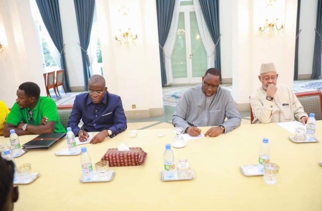 Les rappeurs reçus par le Président Macky Sall- Les dessous d'une audience Les rappeurs reçus par le Président Macky Sall- Les dessous d'une audience