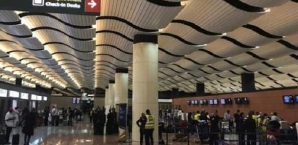 AIBD : A peine arrivé au Sénégal, un touriste se fait voler 700 euros par un taximan AIBD : A peine arrivé au Sénégal, un touriste se fait voler 700 euros par un taximan