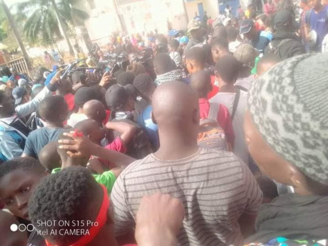 Concert de casseroles contre le maire Ousmane Sonko - Ça a chauffé à Ziguinchor ! Concert de casseroles contre le maire Ousmane Sonko - Ça a chauffé à Ziguinchor !