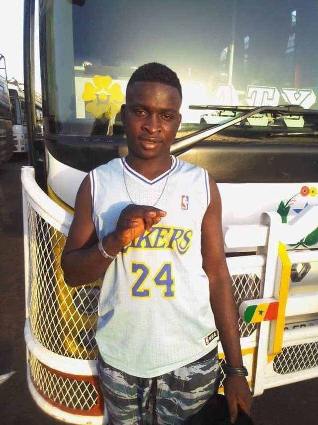 Collision mortelle à Kaffrine- Voici les images de quelques victimes décédées et leurs accessoires (téléphones portables)... Collision mortelle à Kaffrine- Voici les images de quelques victimes décédées et leurs accessoires (téléphones portables)...