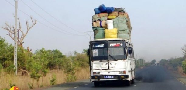 Suppression des porte-bagages : A Thiès, chauffeurs et transporteurs refusent de se conformer à la mesure Suppression des porte-bagages : A Thiès, chauffeurs et transporteurs refusent de se conformer à la mesure